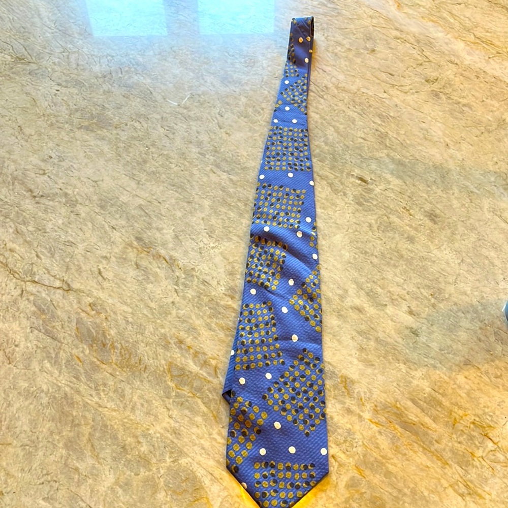 Boss Hugo Boss 100-% silk made in Italy